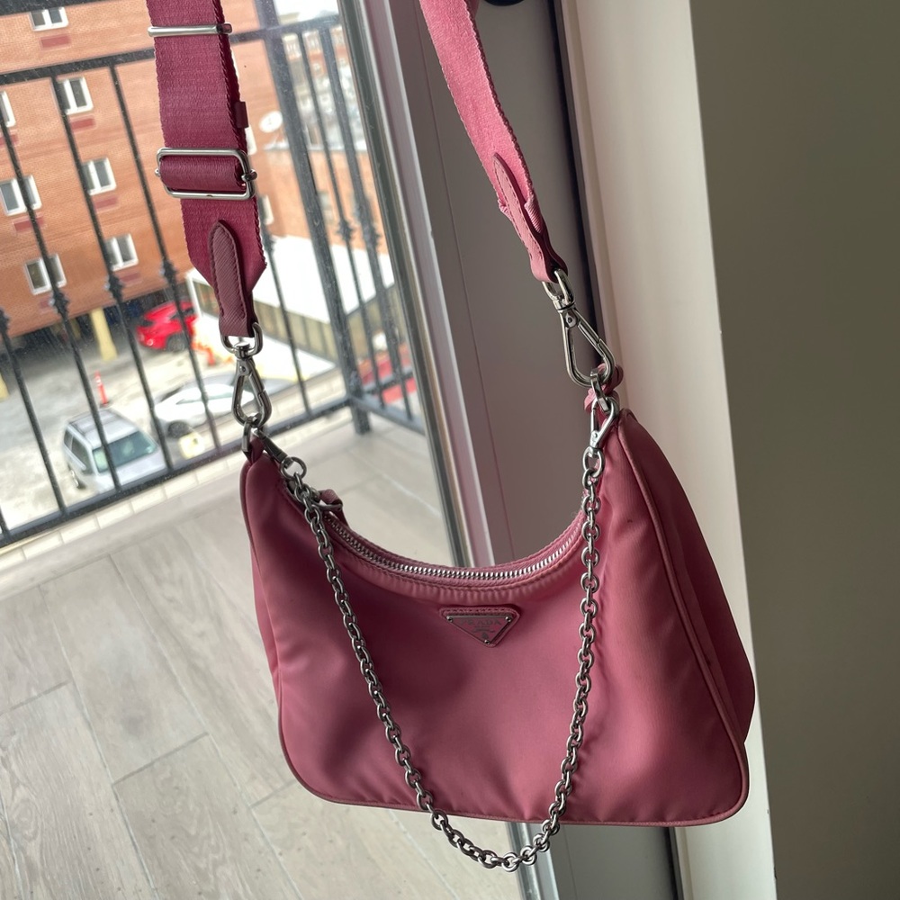 Prada Re-Edition 2005 Re-Nylon bag (pink)